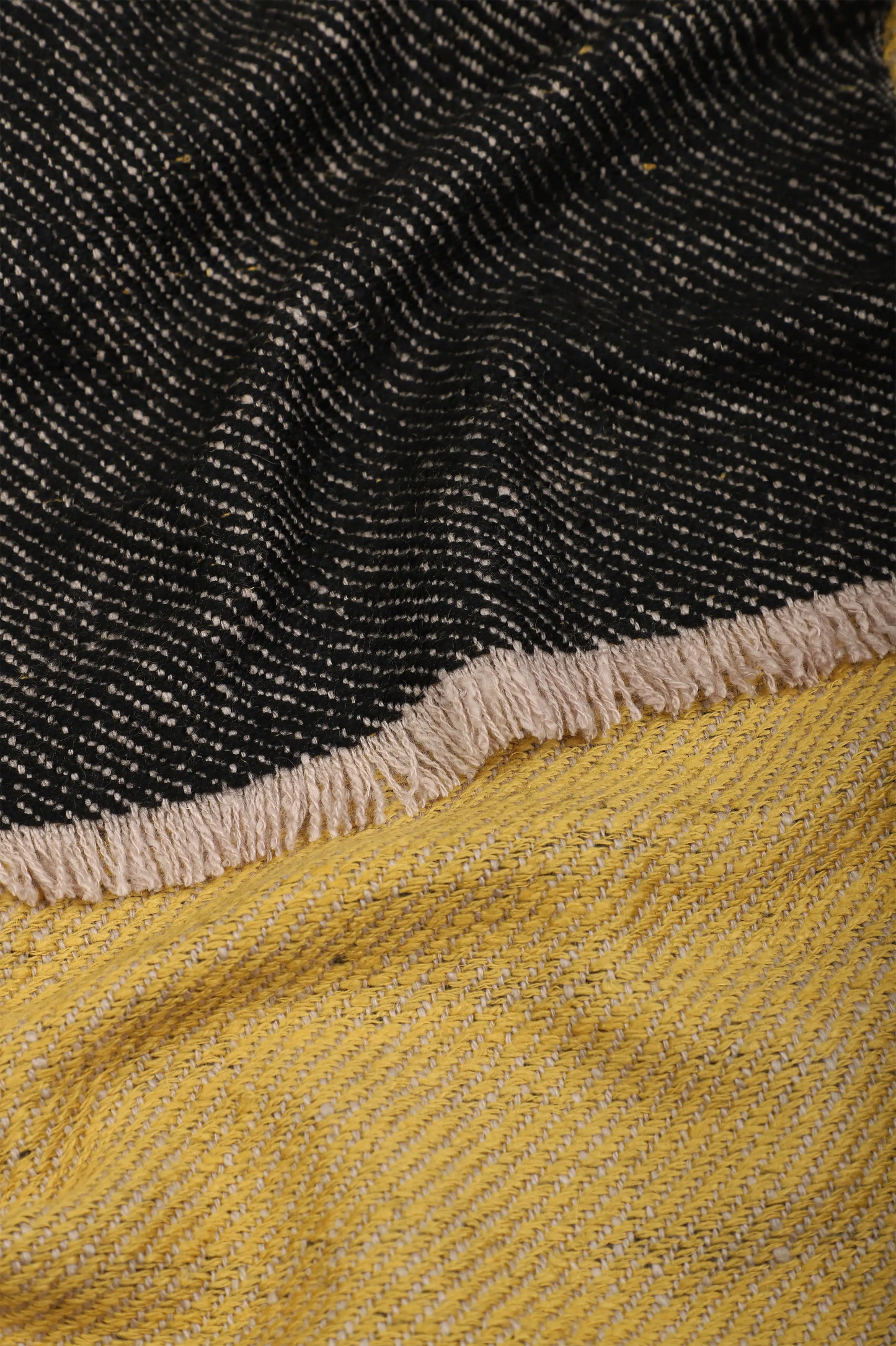 REVERSIBLE THROW - BLACK & SULPHUR