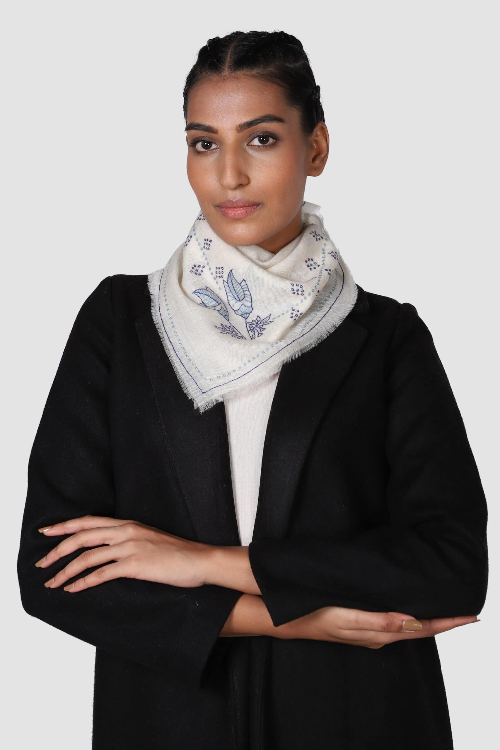 Woman in ivory cashmere neckerchief - Me & K
